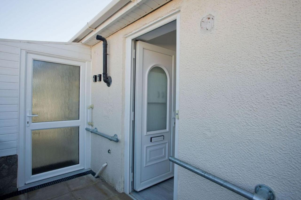 Hilda'S Retreat Accessible Wheel Chair Friendly With Hoist Poole Exterior photo